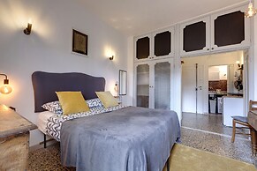 Studio Suite With Elevator Near the Old Bridge