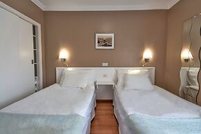 Coral La Quinta Park Suites