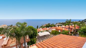 Coral La Quinta Park Suites