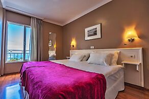 Coral La Quinta Park Suites