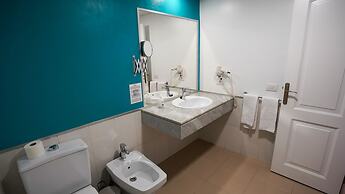 Coral La Quinta Park Suites