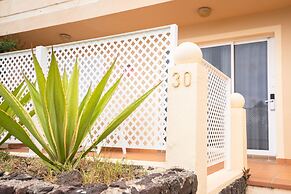 Coral La Quinta Park Suites