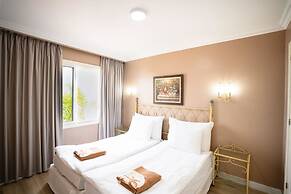 Coral La Quinta Park Suites