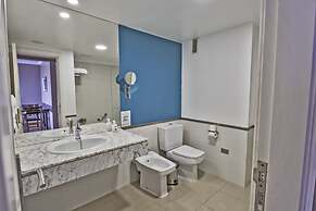 Coral La Quinta Park Suites