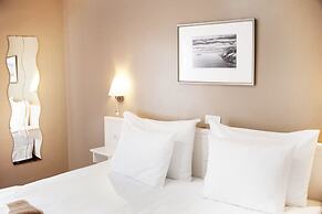 Coral La Quinta Park Suites
