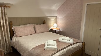 Welcoming 2 Bed Charming Self Catering Cottage
