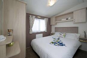 Stunning 4-bed Caravan in Mablethorpe Sleeps 10