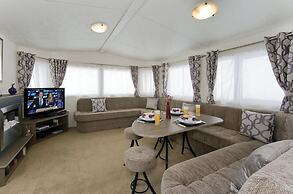Stunning 4-bed Caravan in Mablethorpe Sleeps 10