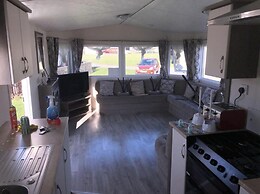 Stunning 4-bed Caravan in Mablethorpe Sleeps 10