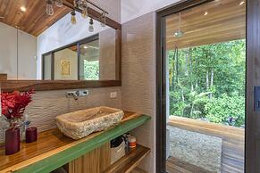 Luxury Jungle Haven Ocean View Infinity Pool