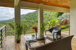 Luxury Jungle Haven Ocean View Infinity Pool