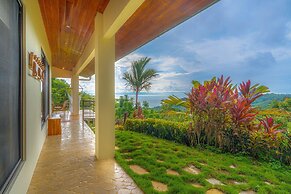 Luxury Jungle Haven Ocean View Infinity Pool