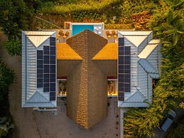 Luxury Jungle Haven Ocean View Infinity Pool