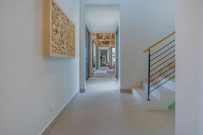 Luxury Jungle Haven Ocean View Infinity Pool