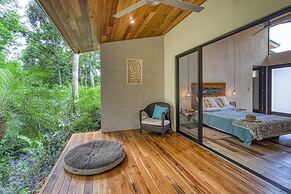 Luxury Jungle Haven Ocean View Infinity Pool