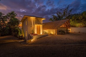 Luxury Jungle Haven Ocean View Infinity Pool