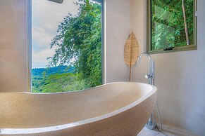 Luxury Jungle Haven Ocean View Infinity Pool