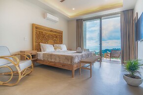 Luxury Jungle Haven Ocean View Infinity Pool