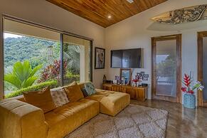 Luxury Jungle Haven Ocean View Infinity Pool