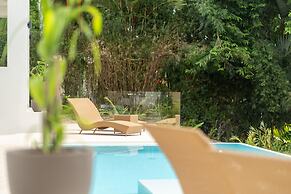 Luxury Jungle Haven Ocean View Infinity Pool