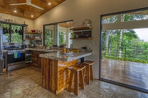Luxury Jungle Haven Ocean View Infinity Pool