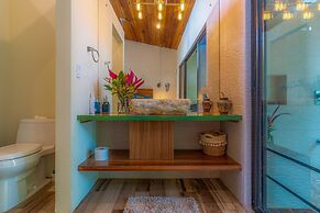 Luxury Jungle Haven Ocean View Infinity Pool