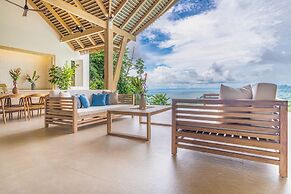 Luxury Jungle Haven Ocean View Infinity Pool