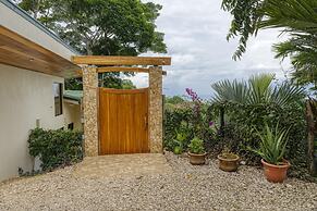 Luxury Jungle Haven Ocean View Infinity Pool