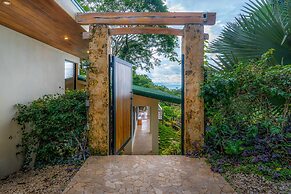 Luxury Jungle Haven Ocean View Infinity Pool
