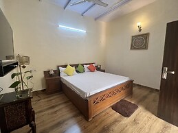 Colonel Dugal's - Near Taj, Fort & Shopping