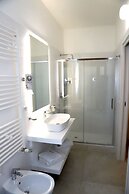 Lo Studio di viale Lo Re Camere & Caffè