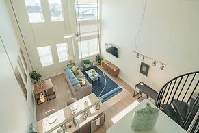 1 BR Loft Views King Beds Shop Dine 4053