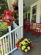 Red Rocker Inn