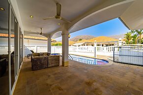 Private 4 Bedroom Pool Villa - NG411