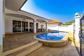 Private 4 Bedroom Pool Villa - NG411