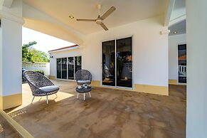 Private 4 Bedroom Pool Villa - NG411