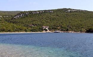 Peaceful 2-bedroom Robinson House Orca