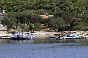 Peaceful 2-bedroom Robinson House Orca