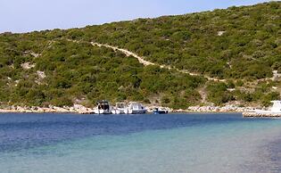 Peaceful 2-bedroom Robinson House Orca