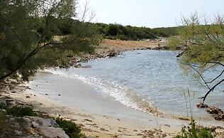 Peaceful 2-bedroom Robinson House Orca