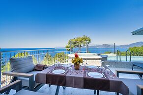 Villa Bianca With Sea View
