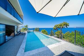 Villa Bianca With Sea View