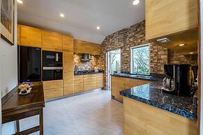 3 Bed Pool Villa in Great Location - STV