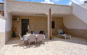 Villa Diamante Torre Lapillo With Air Conditioning, Parking And Wi-fi