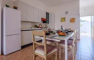 Villa Diamante Torre Lapillo With Air Conditioning, Parking And Wi-fi