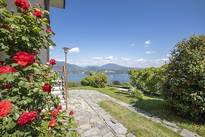 Easy Panorama Apartment Stresa Hill