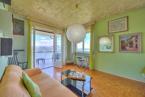 Easy Panorama Apartment Stresa Hill