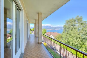 Easy Panorama Apartment Stresa Hill