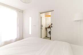 Single House Luminous and Chic Flat in Fatih