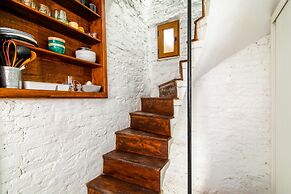 Single House Luminous and Chic Flat in Fatih